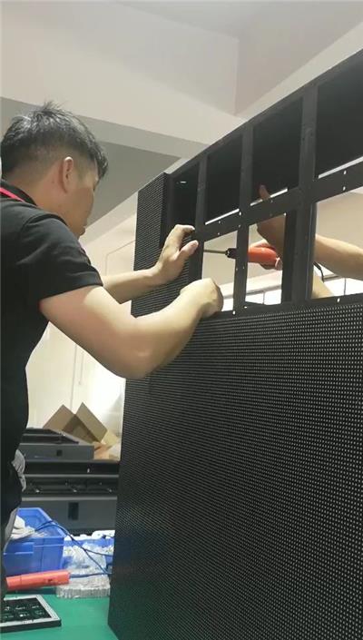 LED显示屏出厂前的组装（正面）