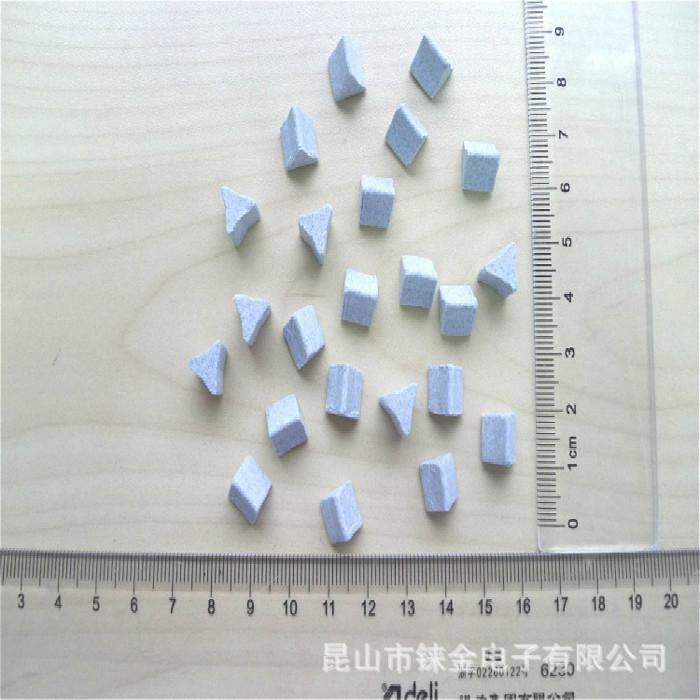 江苏铼金供应苹果华为手机棕刚玉研磨石震动研磨机6mm*6mm