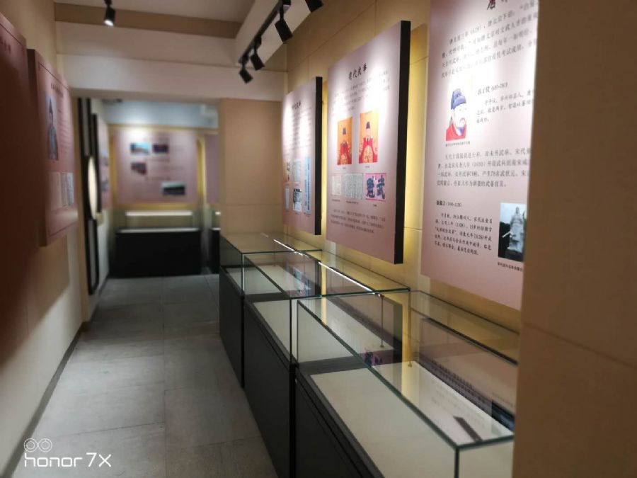 杭州电动升降博物馆平柜厂家-书画博物馆展柜定做