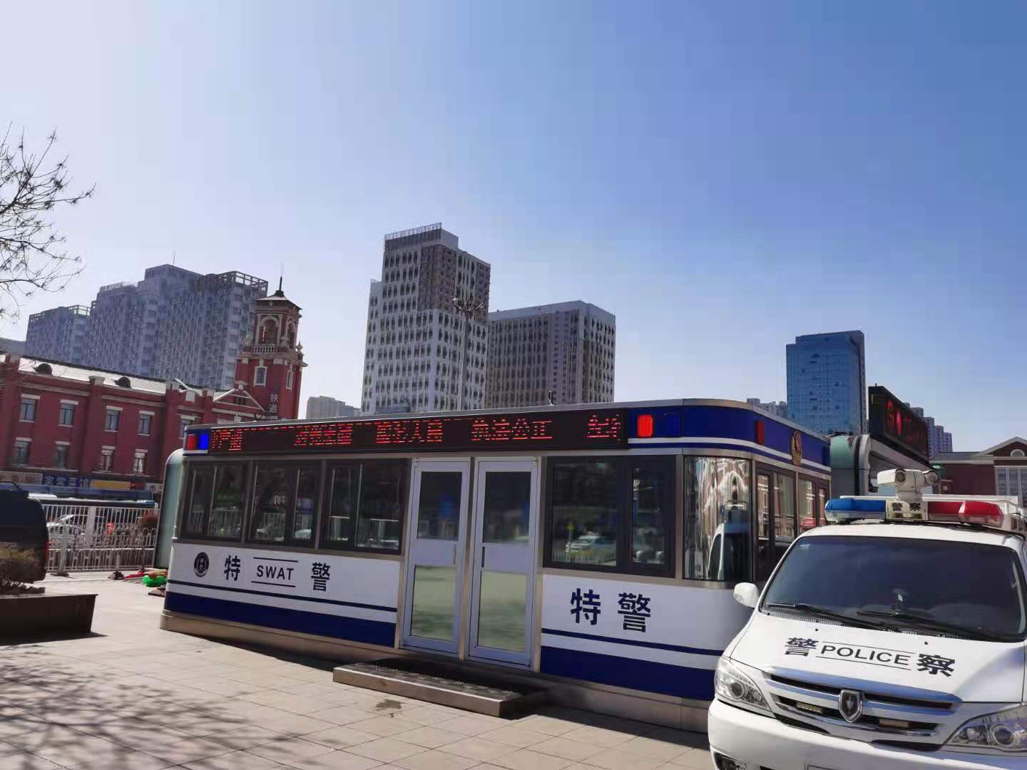沈陽門衛(wèi)形象站崗崗?fù)r格-遼寧省房地產(chǎn)形象崗?fù)ぴ紙D片2