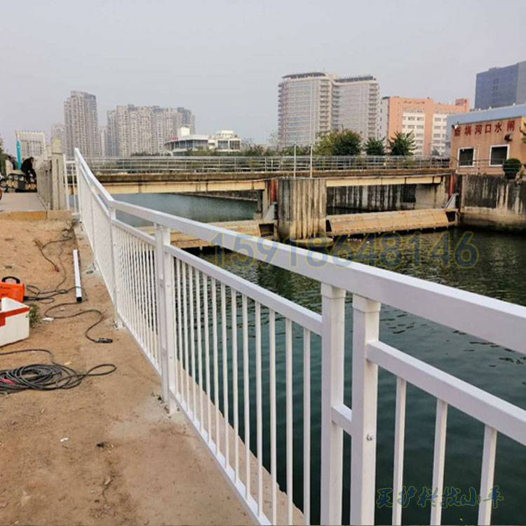 復合管河道欄桿 防撞護欄批發 鍍鋅河道護欄