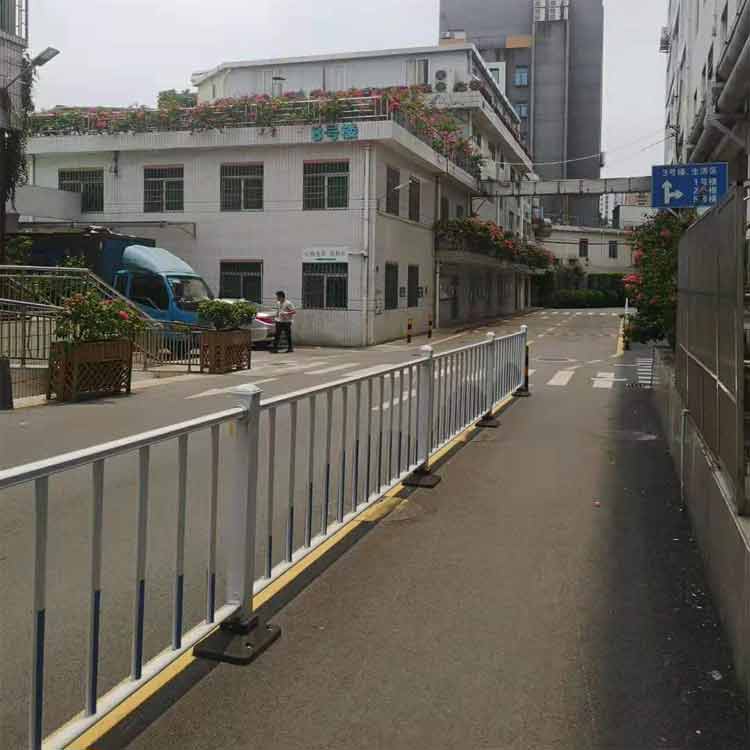 肇庆交通护栏厂家 道路中间栏杆隔离栅