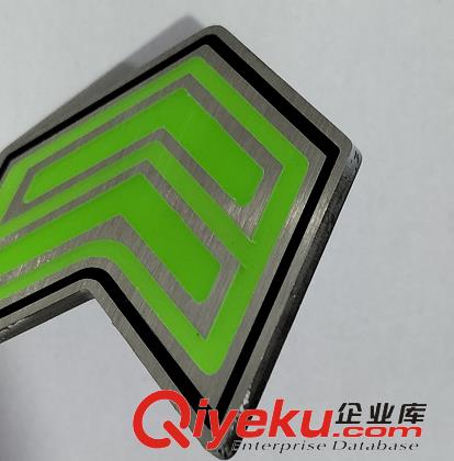 樓梯踏步自發(fā)光小箭頭，地鐵樓梯側(cè)立面蓄光標(biāo)識，地鐵不銹鋼蓄光小箭頭原始圖片2
