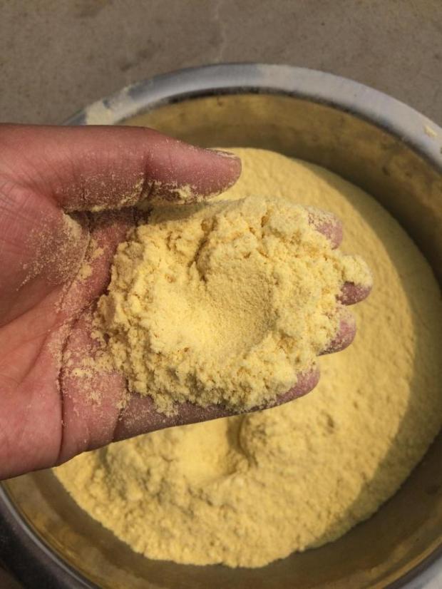 鄭州小金豬膨化玉米粉飼料原料廠家寵物糧