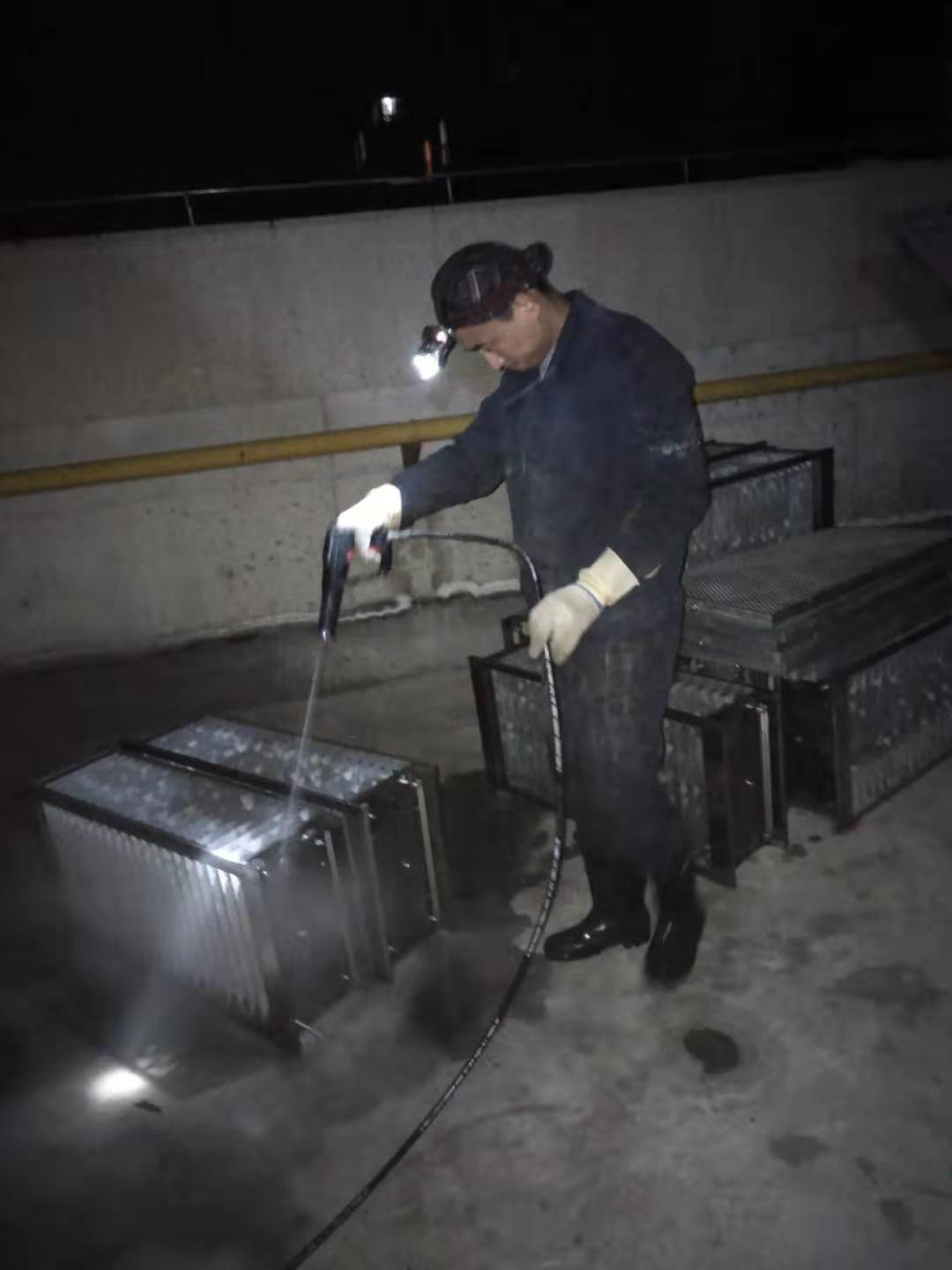 供應(yīng)西安大型酒店飯店餐飲油煙機(jī)、油煙罩清洗維修保養(yǎng)