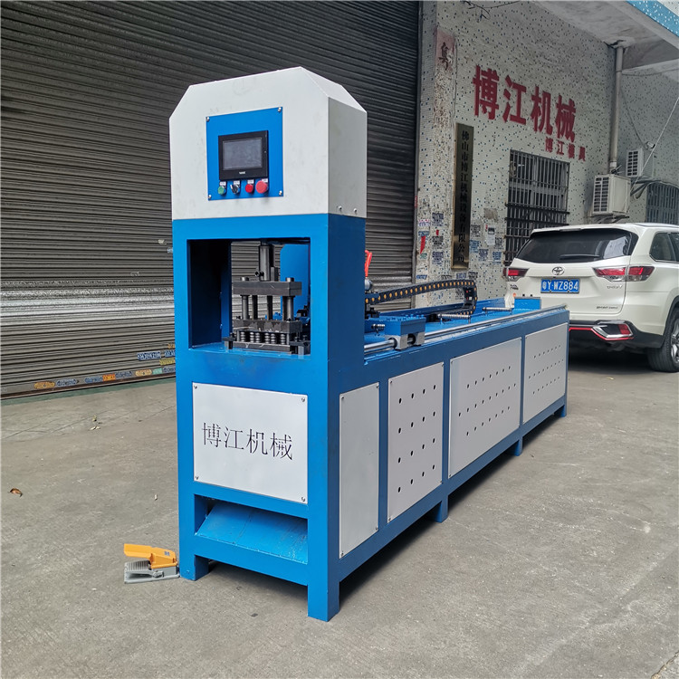 全自動數控沖床不銹鋼方管沖孔機防盜網鋁合金貨架角鋼沖孔機原始圖片2