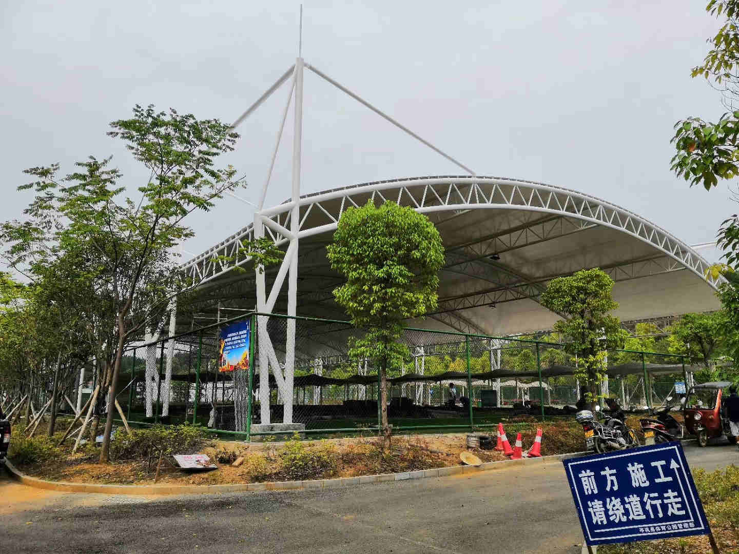 銅仁張拉膜膜結構工程_天橋連廊膜結構_景觀看臺張拉膜結構