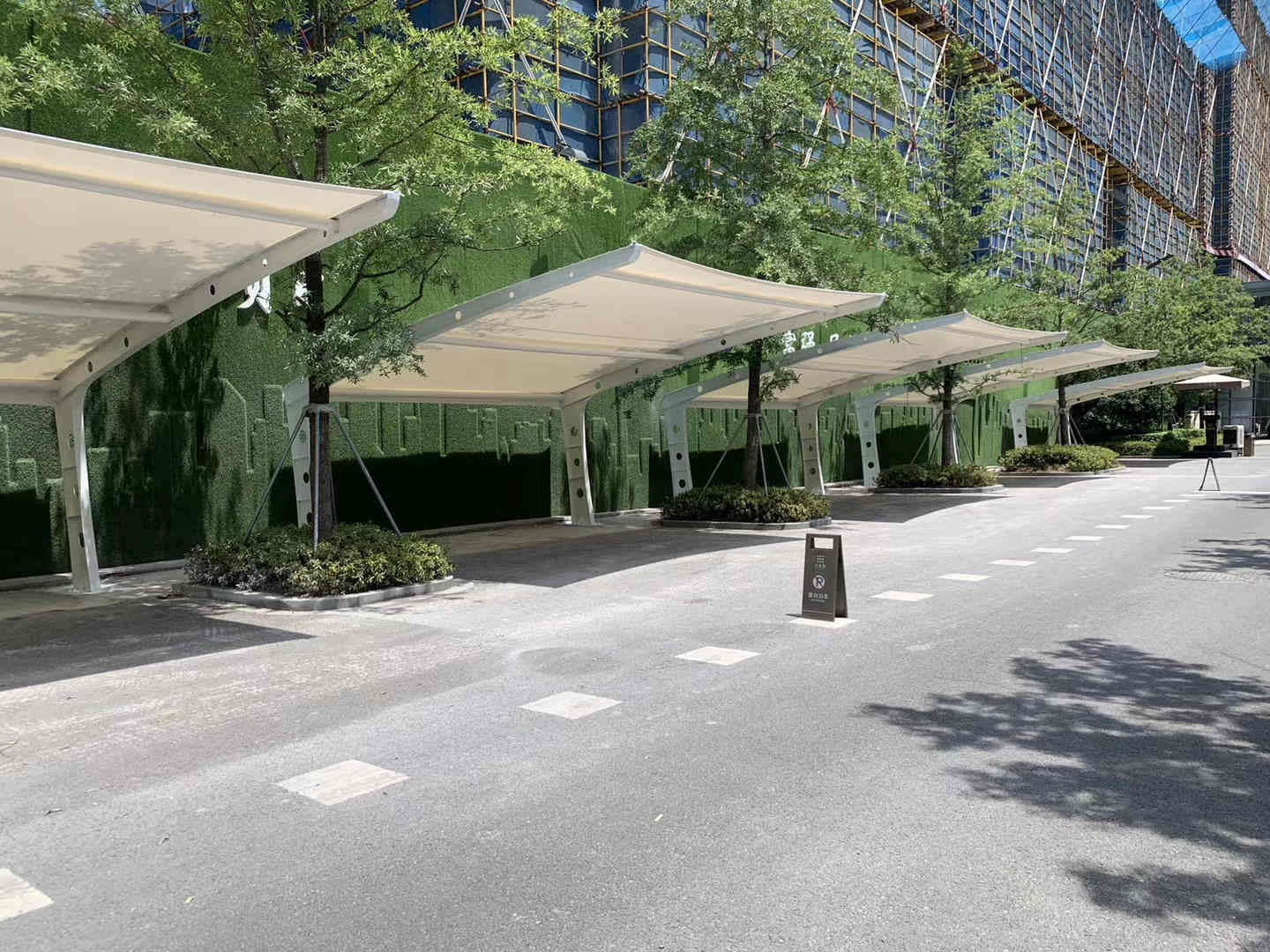 銅仁工廠污水池加蓋膜結構_廠區膜結構停車棚_鋼結構停車棚