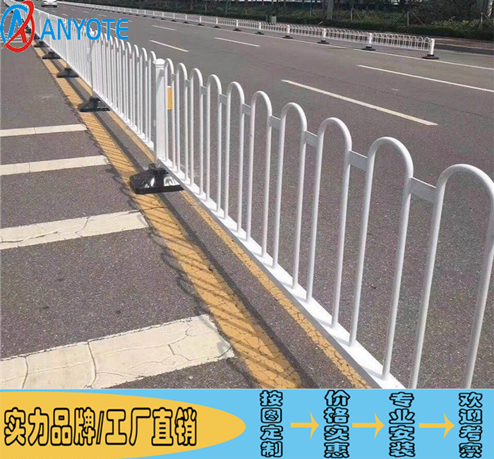 云浮馬路藍白色護欄 路中面包管欄桿圖集 梅州交通疏導(dǎo)護欄原始圖片3
