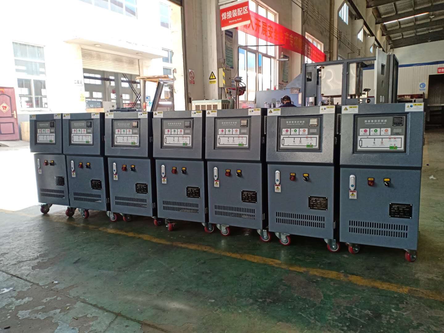 上海油溫機,上海油循環(huán)溫度控制機,嘉定水循環(huán)模溫機