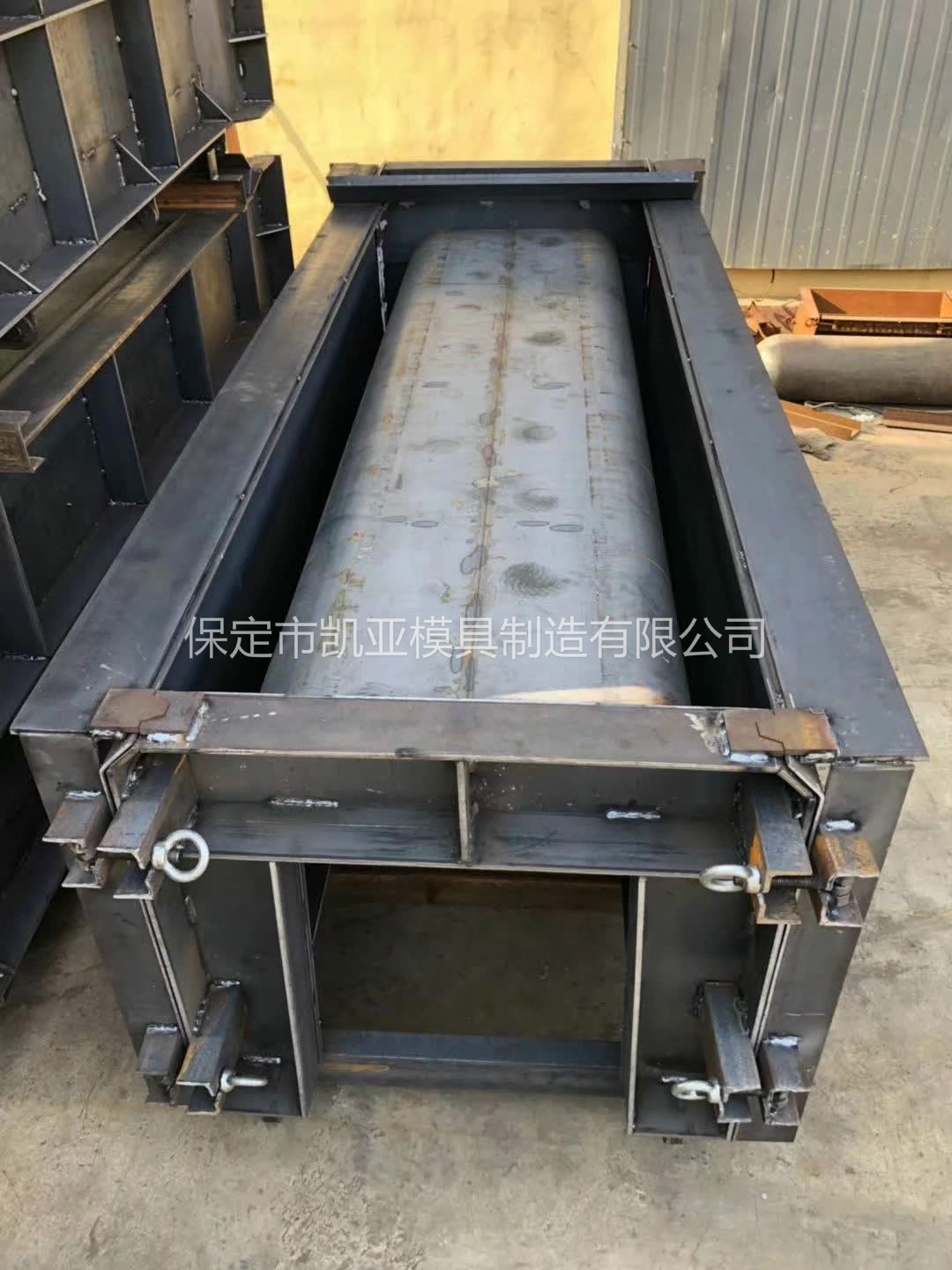 水泥構(gòu)件電纜槽鋼模具 路基電纜槽模具廠家現(xiàn)貨