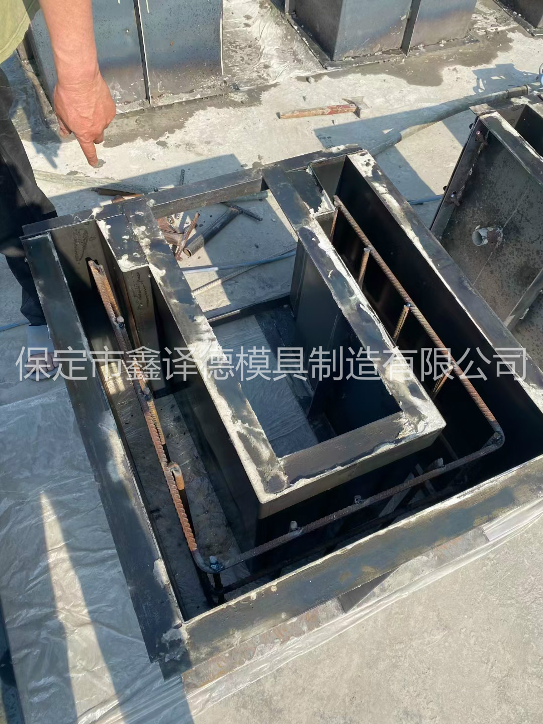 供應(yīng)鑫譯德槽式電纜線槽模具采購加工，槽式電纜線槽模具來圖定制